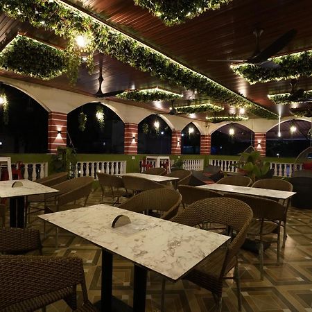 Palm Springs Beach Resort - Gorai Мумбаи Экстерьер фото