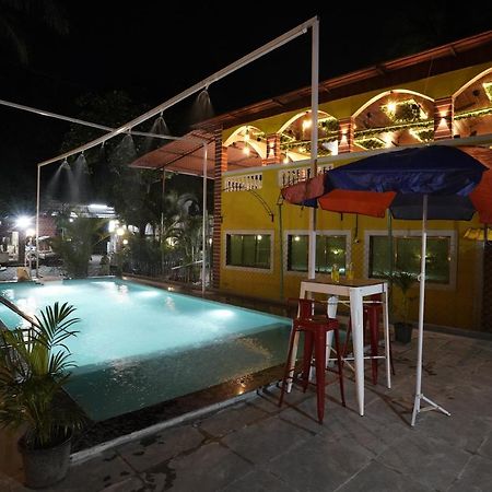 Palm Springs Beach Resort - Gorai Мумбаи Экстерьер фото