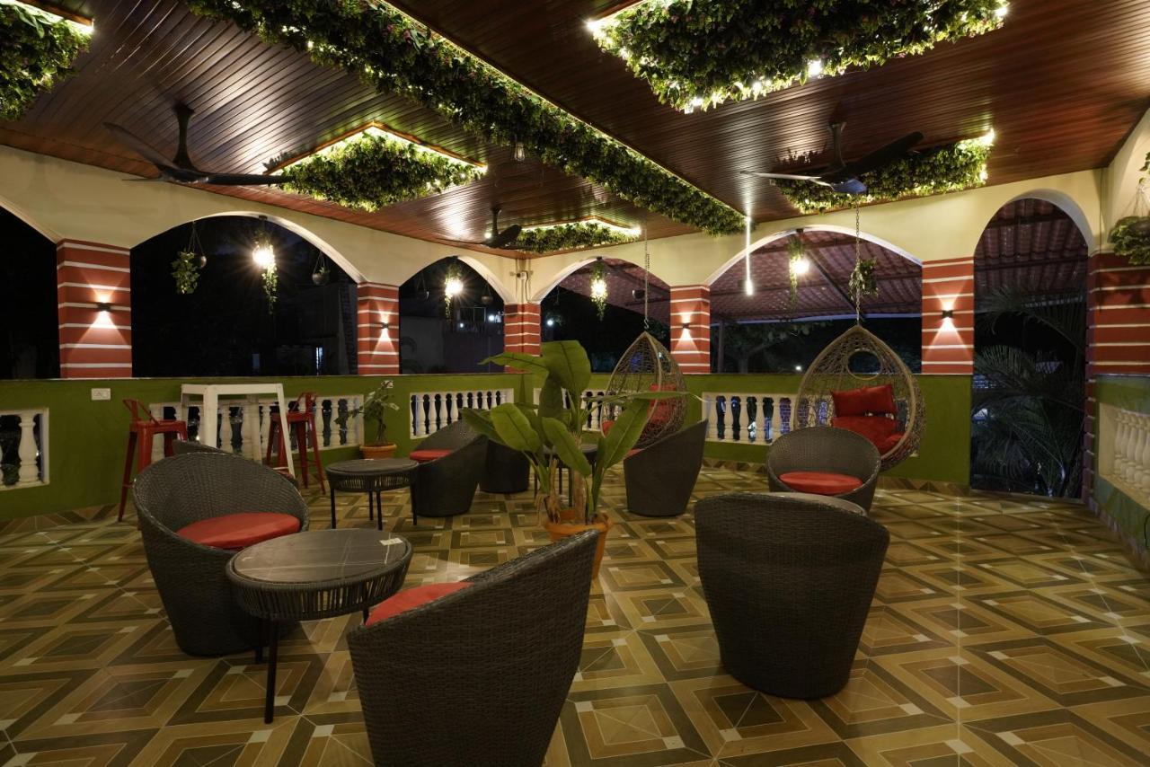 Palm Springs Beach Resort - Gorai Мумбаи Экстерьер фото