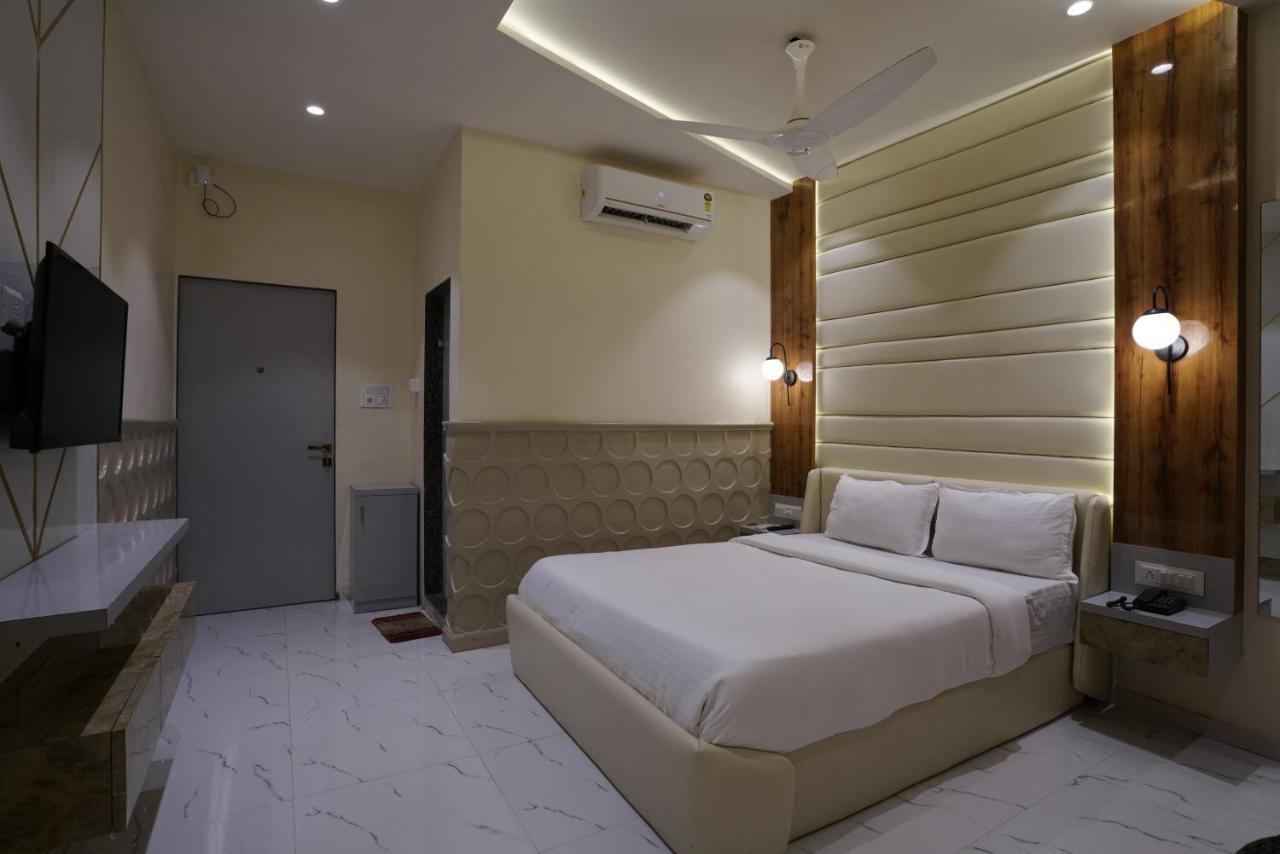 Palm Springs Beach Resort - Gorai Мумбаи Экстерьер фото