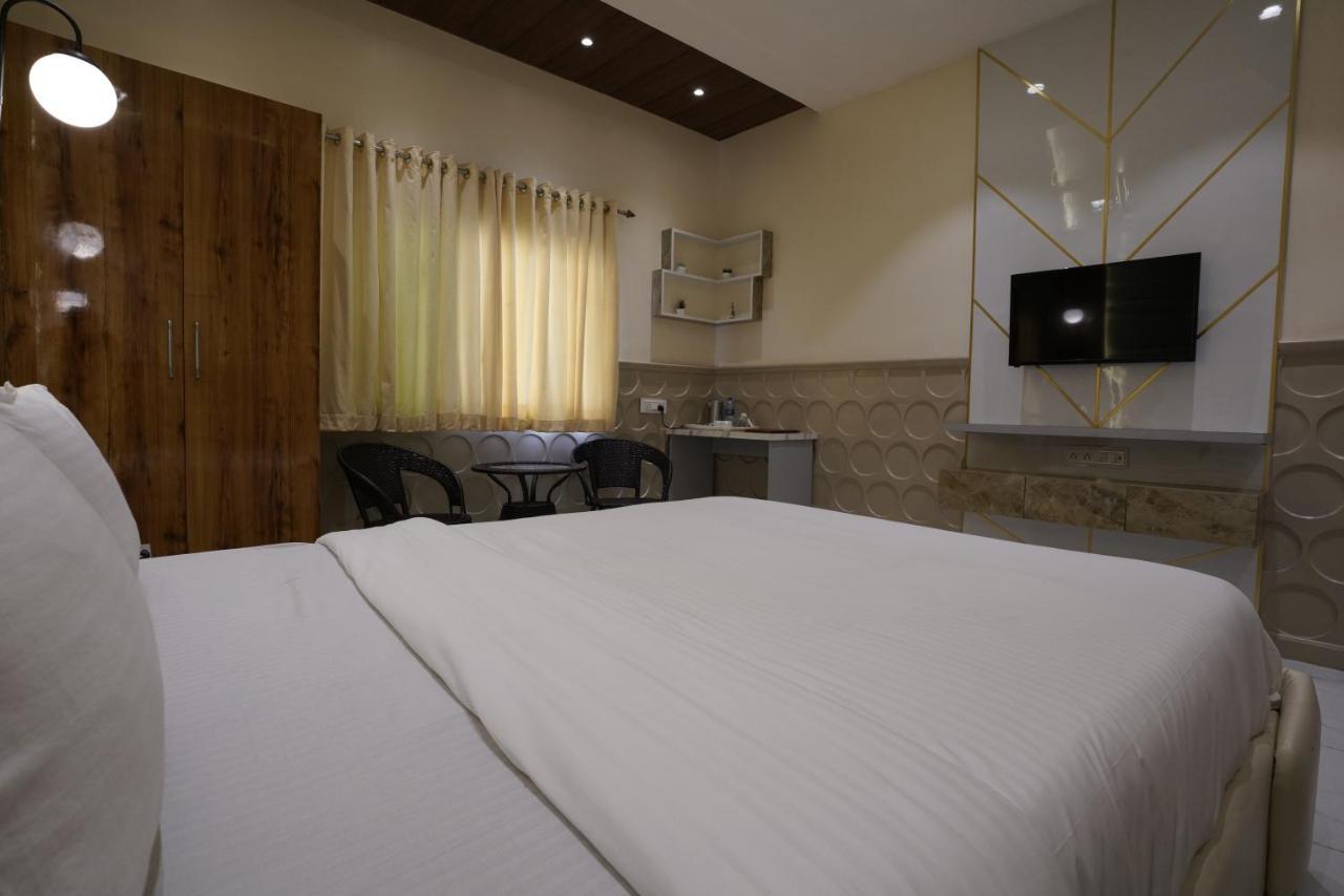 Palm Springs Beach Resort - Gorai Мумбаи Экстерьер фото